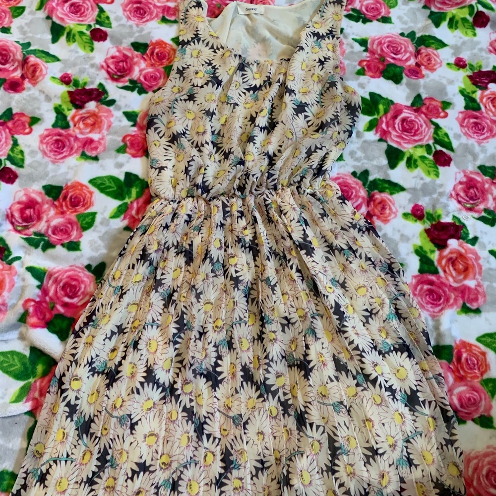 Back cutout floral dress